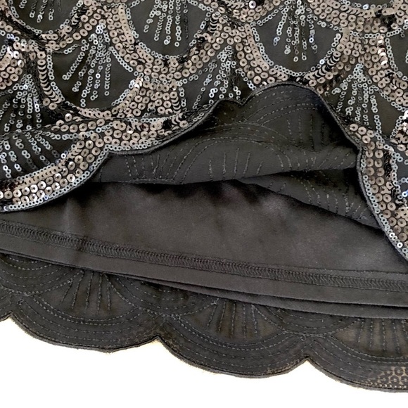 TOBI Mini Skirt Scallop Hem - Picture 4 of 5